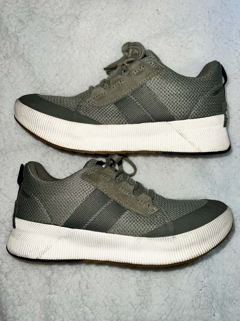 Sorel Out N About III Low Waterproof Platform Sneakers - size 9